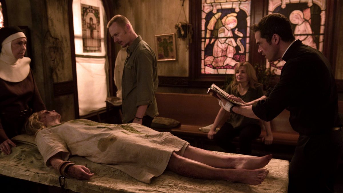 Geena-Davis-Ben-Daniels-Deanna-Dunagan-Alfonso-Herrera-and-Hannah-Kasulka-in-The-Exorcist-2016-1200x675.jpg